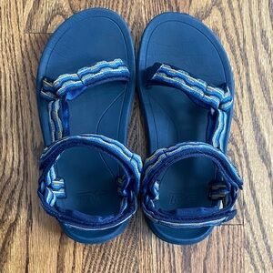 Teva kids Hurricane XLT sandals, size 2. Excellent condition.